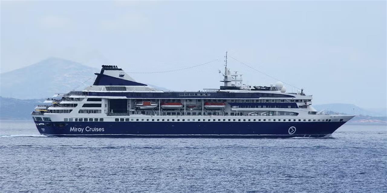 Τουρκικό κρουαζιερόπλοιο ρυμουλκήθηκε στον Πειραιά μετά από δυο μήνες ακινησίας στην Κάρυστο