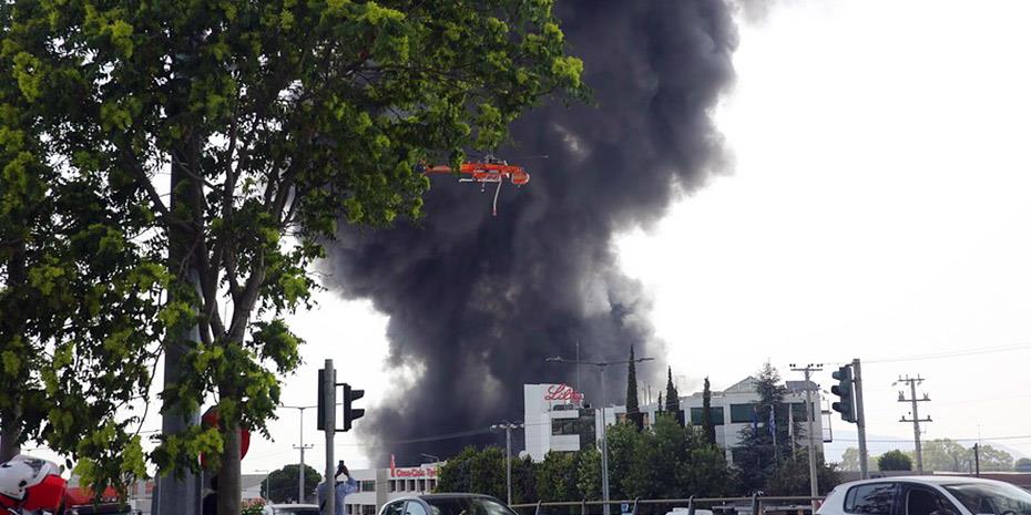 Σε ύφεση η πυρκαγιά στο εργοστάσιο της PAL στη Νέα Κηφισιά