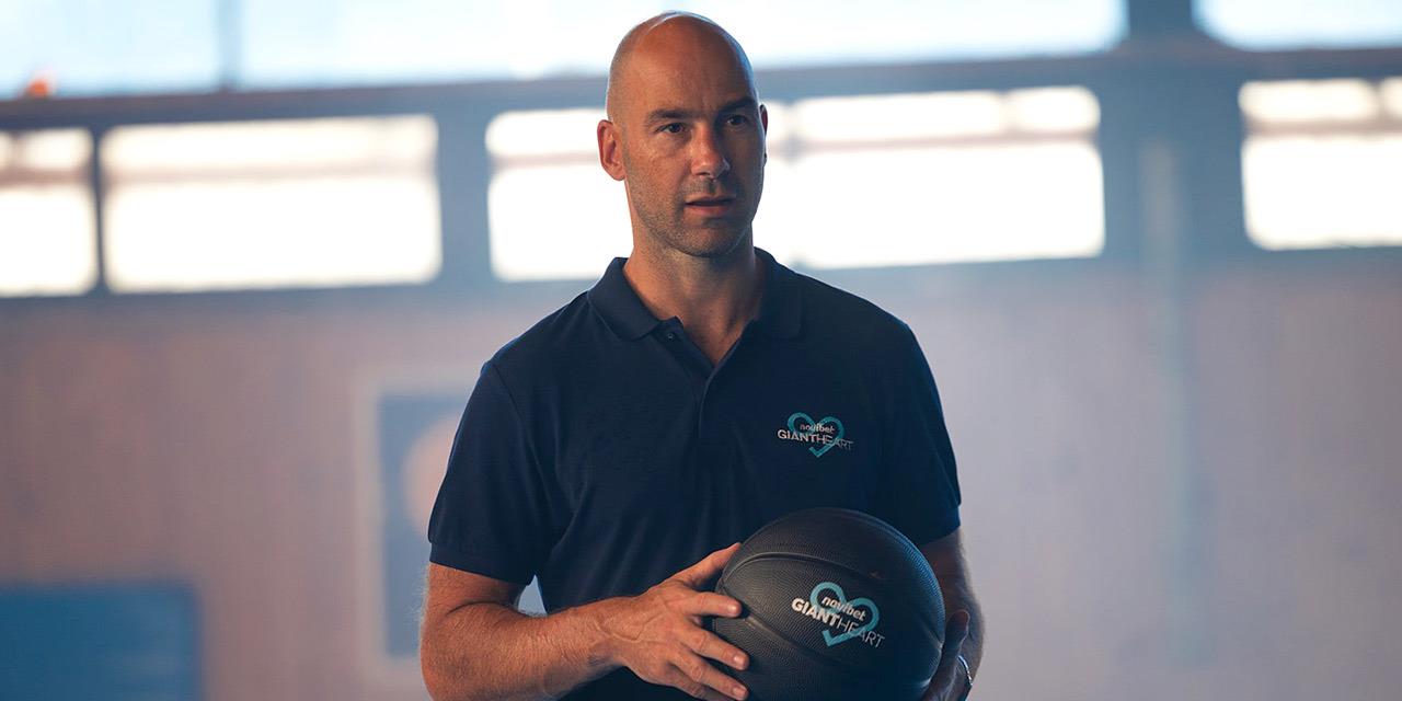 Η Novibet και ο Ambassador του Giant Heart Β. Σπανούλης στηρίζουν το Paros Beach Hoops