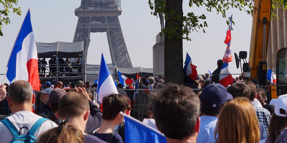 Στους δρόμους βγαίνουν οι Γάλλοι για το συνταξιοδοτικό