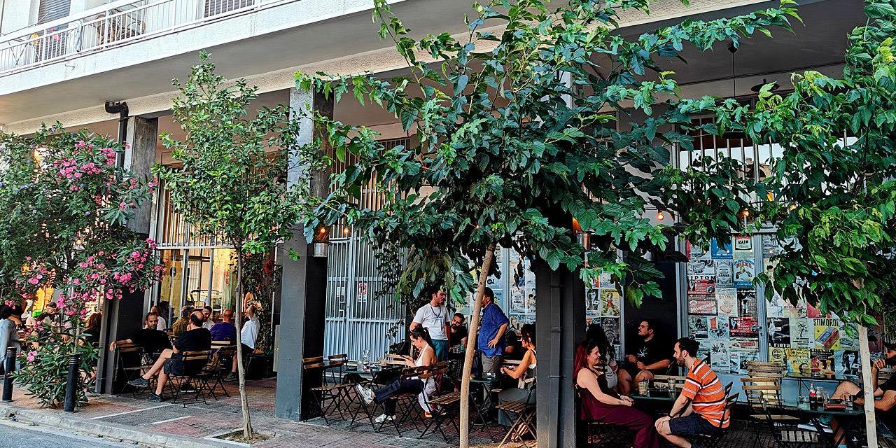 Πέντε στέκια για τσίπουρο και μεζέ στην Αθήνα μακριά από τουρίστες
