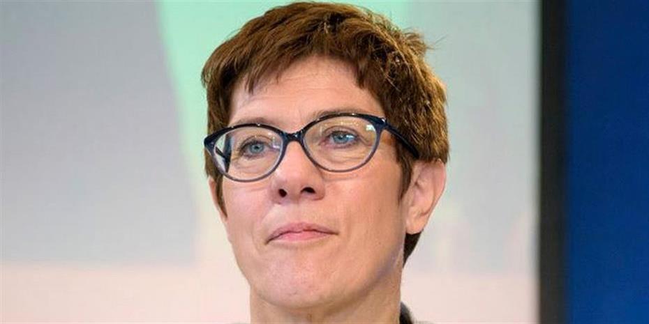 Η Καρενμπάουερ διάδοχος της Μέρκελ στην ηγεσία του CDU