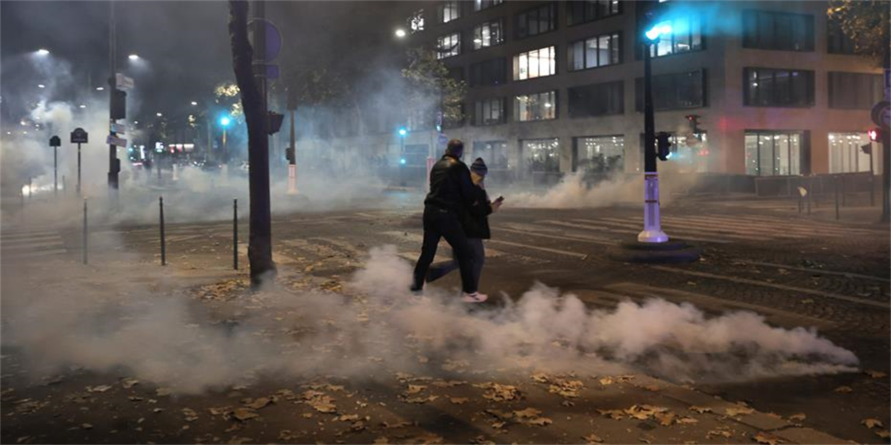 Δακρυγόνα και κανόνια νερού κόντρα σε 410.000 Γάλλους διαδηλωτές | Τράπεζες στο LivePress.gr