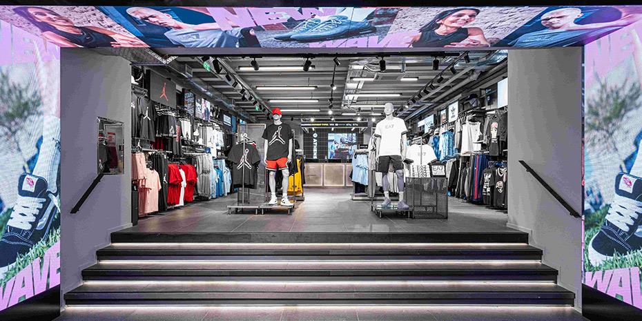 Εγκαίνια για το νέο JD Sports flagship κατάστημα στην Ερμού