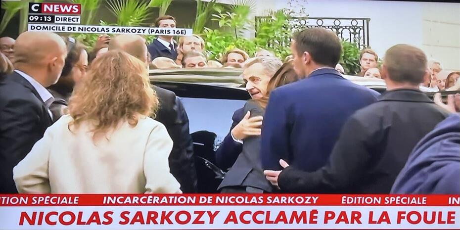 Πρώτη μέρα φυλακή για τον Σαρκοζί: Γυμναστική, βιβλίο και Κάρλα Μπρούνι