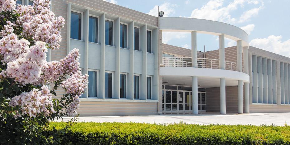 Στον εκπαιδευτικό όμιλο Dukes Education τα Εκπαιδευτήρια Μαντουλίδη