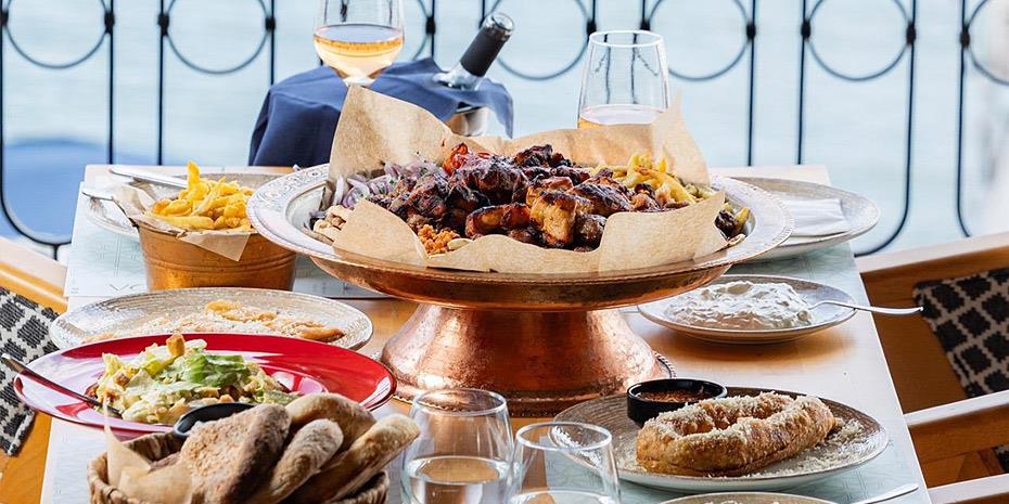 Τα πιο value for money μεζεδοπωλεία με θέα θάλασσα