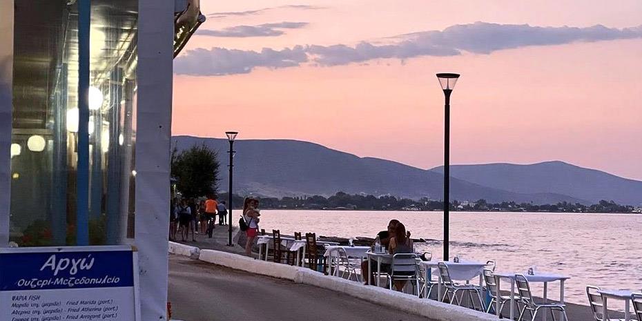 Οι καλύτερες ψαροταβέρνες στη Νέα Μάκρη για μεζέδες δίπλα στο κύμα