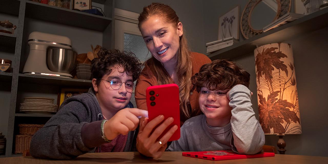 Connected Childhood: Γιατί οι έφηβοι δυσκολεύονται να αποσυνδεθούν από το διαδίκτυο;