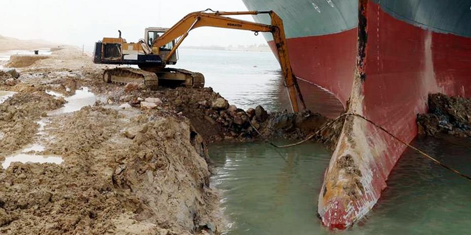 Αίγυπτος: 321 πλοία παραμένουν εγκλωβισμένα στη Διώρυγα του Σουέζ