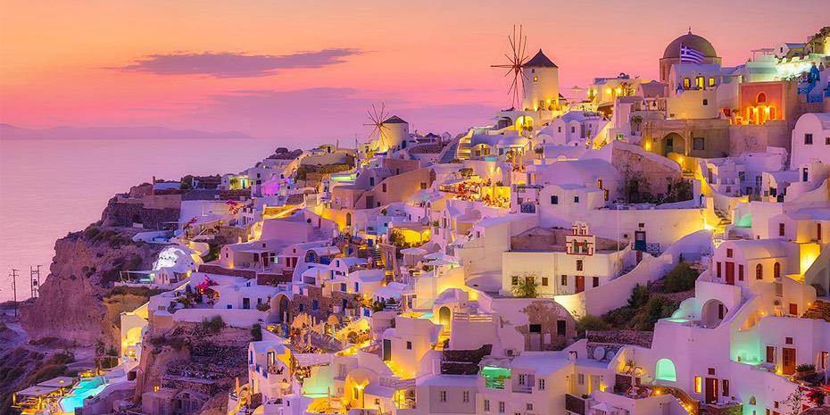 Στη Σαντορίνη για ρομάντζο, ηλιοβασίλεμα και βόλτες στο ηφαίστειο