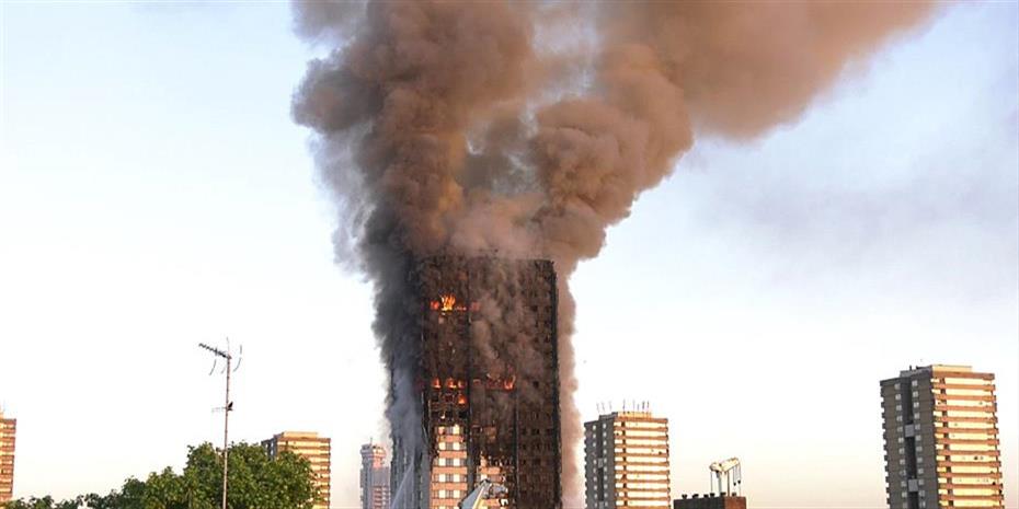 Λονδίνο: Τουλάχιστον 17 οι νεκροί στο Grenfell Tower