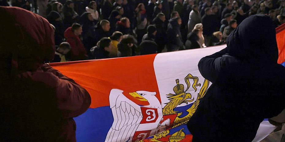 Νέες διαδηλώσεις Σέρβων στο Κόσοβο, επεισόδια έξω από δημοτικά κτήρια
