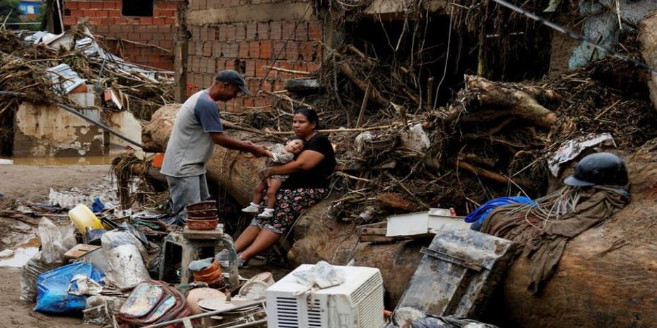 Βενεζουέλα: 100 νεκροί από τις κατολισθήσεις