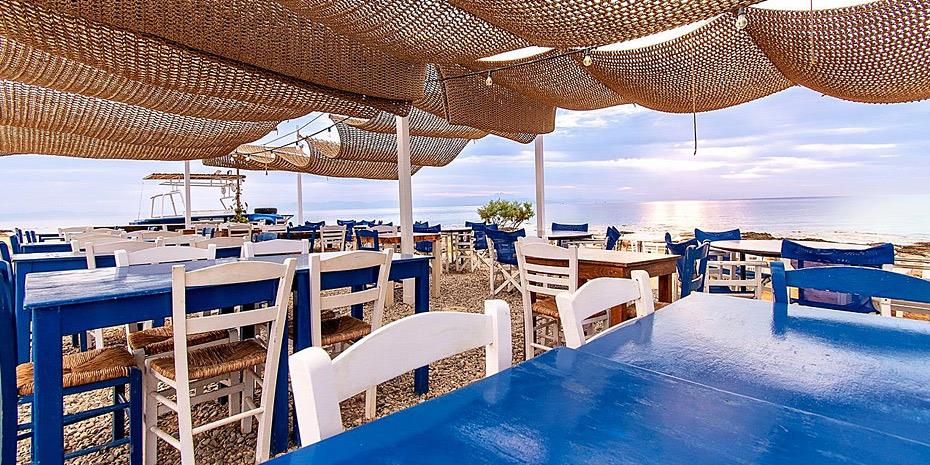 Μεζέδες δίπλα στο κύμα: 7 ταβερνάκια με αέρα θαλασσινό