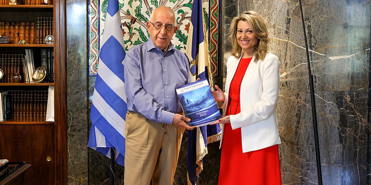 Επίδοση της ετήσιας έκθεσης της Επιτροπής Κεφαλαιαγοράς στον πρόεδρο της Βουλής