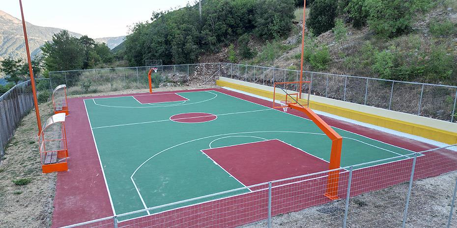 Ανακαίνισε υπαίθριο γήπεδο μπάσκετ στον Πλάτανο Ναυπακτίας η Biokosmos