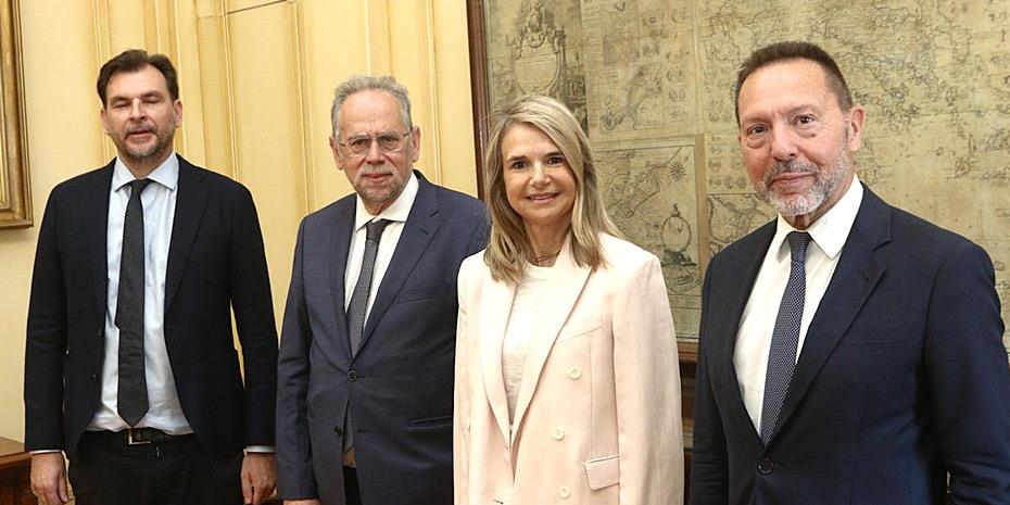 Αντιπροσωπεία του ΠΑΣΟΚ στην ΤτΕ, συνάντηση με Γ. Στουρνάρα