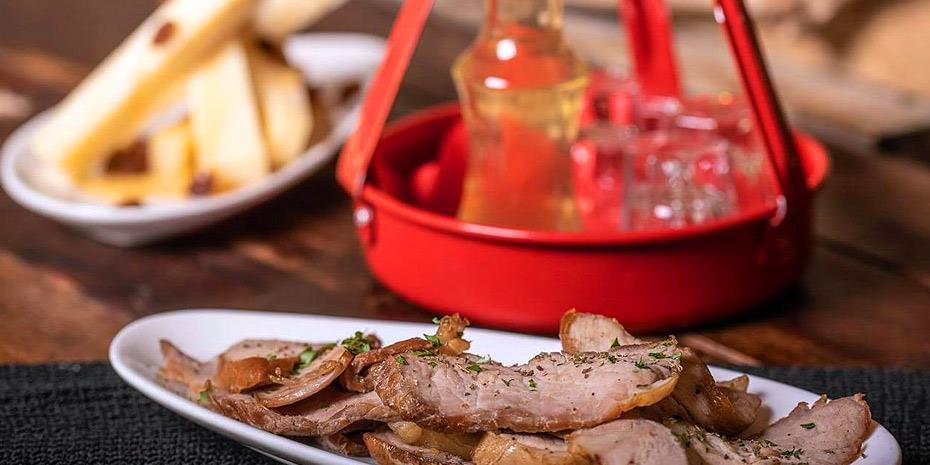 Για ούζα, τσίπουρα και μεζεδάκια στη Γλυφάδα