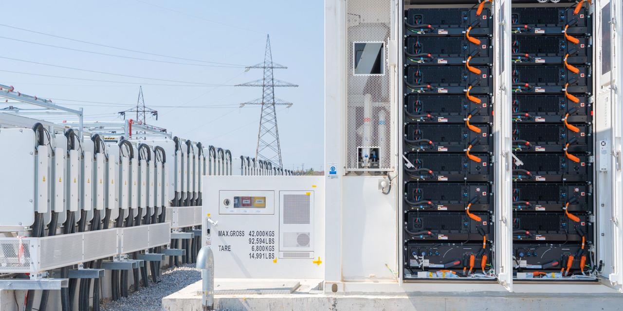 HELLENiQ ENERGY: Σε λειτουργία το πρώτο πάρκο μπαταριών | Πολιτική στο PlusTV.gr