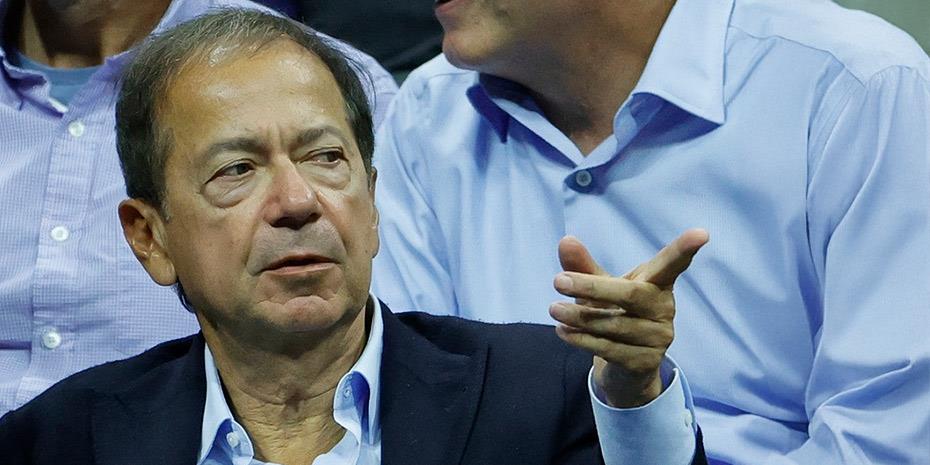 Πούλησε 57 εκατομμύρια μετοχές της Alpha Bank ο Πόλσον