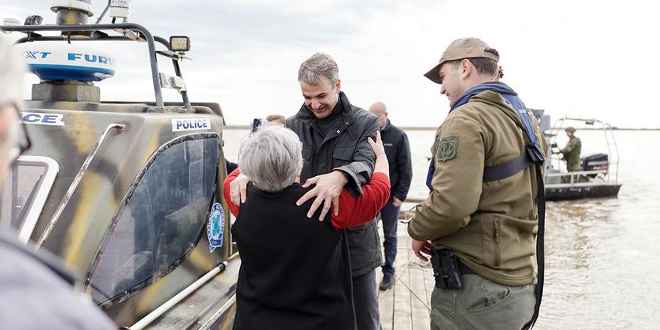 Σε περιοχές του Έβρου που έχουν πληγεί από τις πλημμύρες ο πρωθυπουργός