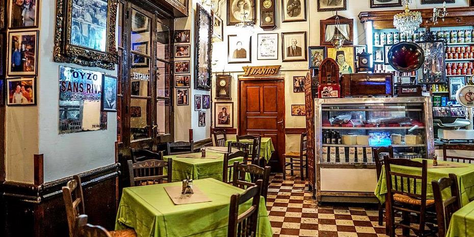 Ρετρό καφενεία και μεζεδοπωλεία που σε ταξιδεύουν στον χρόνο