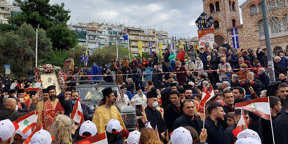 Θεσσαλονίκη: Κοσμοσυρροή και... συνωστισμός στη λιτάνευση για τον Αγιο Δημήτριο
