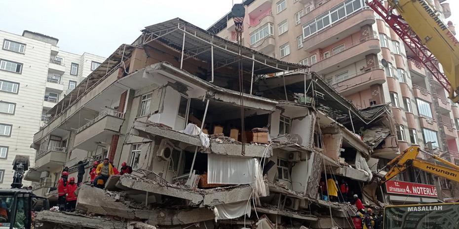 Ρώσοι στρατιώτες σπεύδουν για βοήθεια προς τους σεισμόπληκτους Συρίας-Τουρκίας