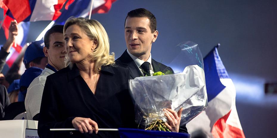 Δεύτερος γύρος εκλογών στη Γαλλία: Δεν πάει για απόλυτη πλειοψηφία η Λεπέν