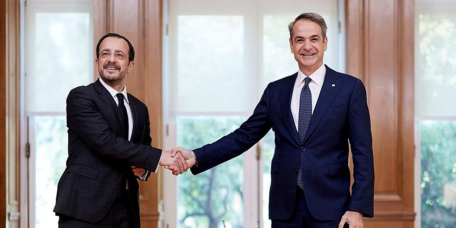 Το Κυπριακό στο επίκεντρο της επικοινωνίας Μητσοτάκη-Χριστουδουλίδη
