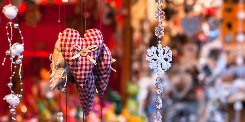 Λιγότερα θα ξοδέψουν για χριστουγεννιάτικες αγορές φέτος οι Ελληνες