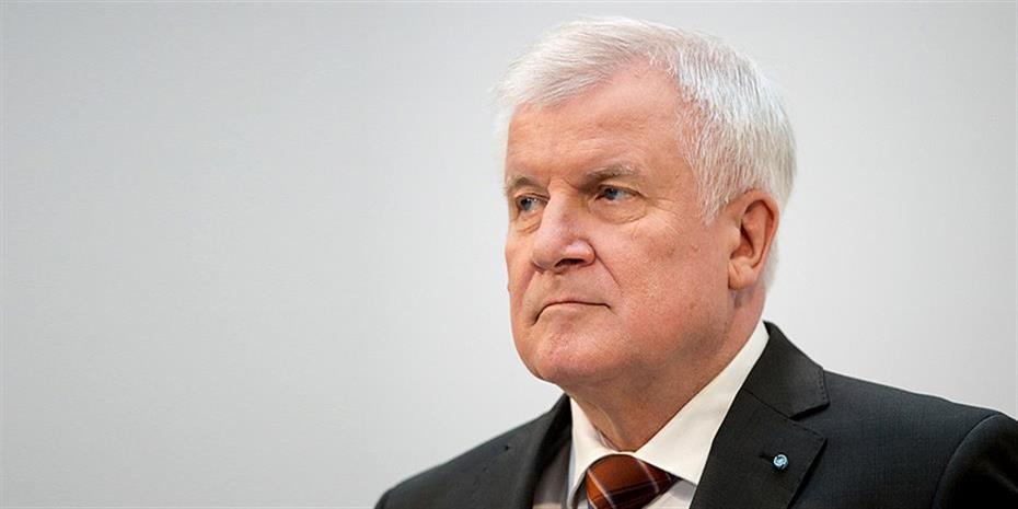 Die Zeit: Παραιτείται από την προεδρία του CSU ο Ζεεχόφερ