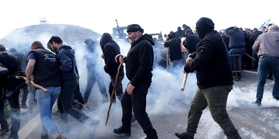 Οι αγρότες έκλεισαν το αεροδρόμιο του Ηρακλείου