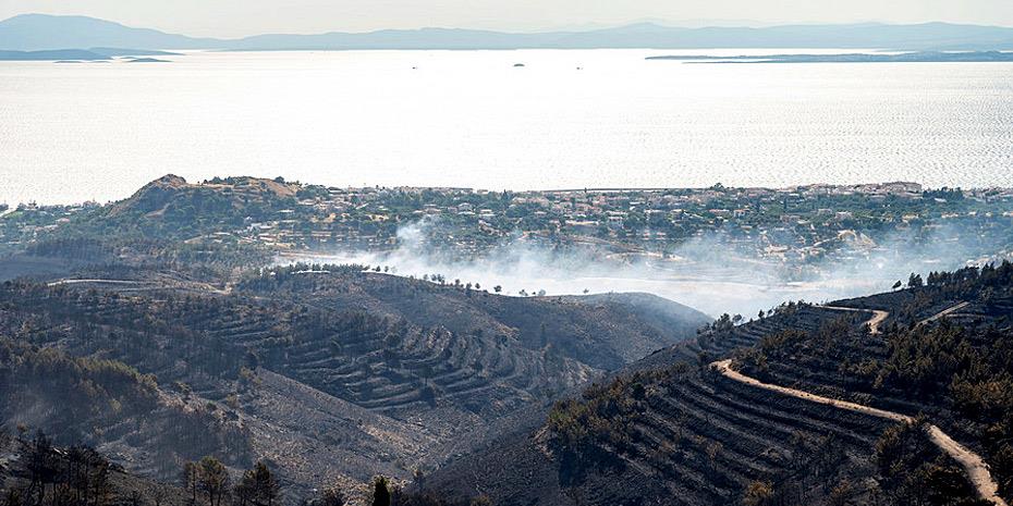 Σε πύρινο κλοιό η Χίος: Μάχη με τις φλόγες και αλλεπάλληλα μηνύματα εκκένωσης