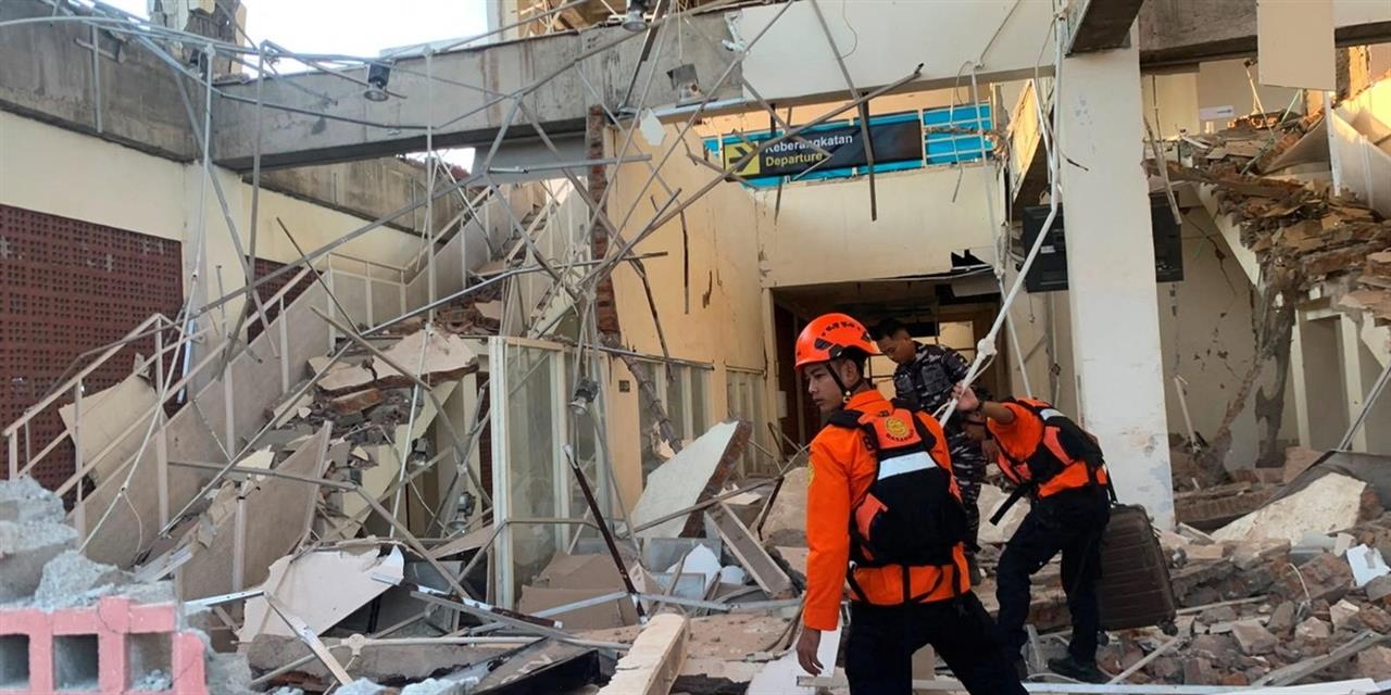 Σκληρό χτύπημα του Eγκέλαδου στην Ινδονησία με 7,7 Ρίχτερ | Τράπεζες στο PlusTV.gr