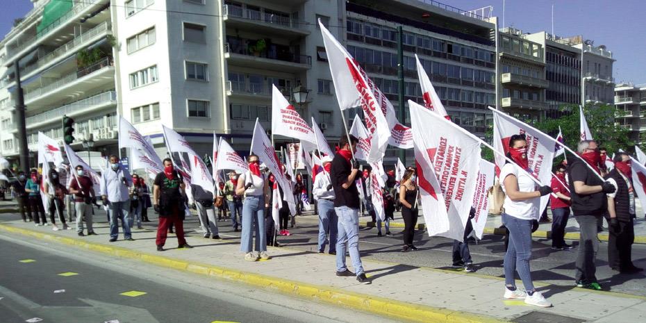 Συγκέντρωση με... μεζούρα από το ΠΑΜΕ στο Σύνταγμα