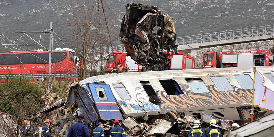 Ολοκληρώθηκαν οι ταυτοποιήσεις των νεκρών από το σιδηροδρομικό δυστύχημα