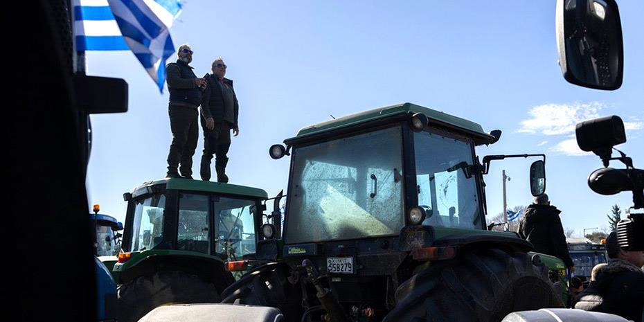 Νέα αγροτικά μπλόκα σε Καστοριά και Κοζάνη