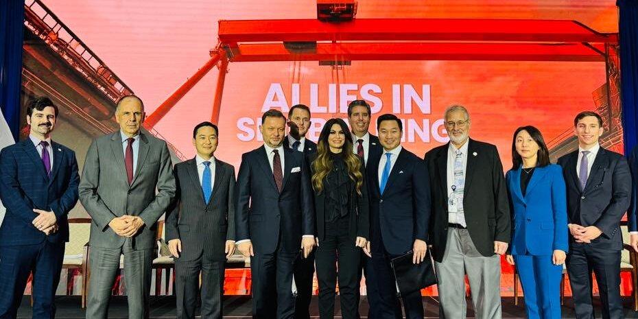 Επεσαν οι υπογραφές στη μεγάλη συμφωνία ONEX-Hanwha