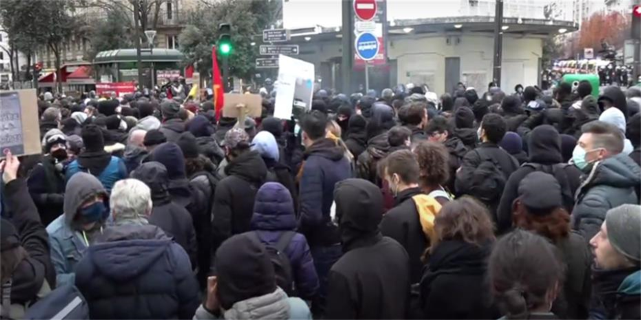 Γαλλία: «Βράζει» η νεολαία έξι μήνες πριν από τις προεδρικές εκλογές | Τράπεζες στο LivePress.gr