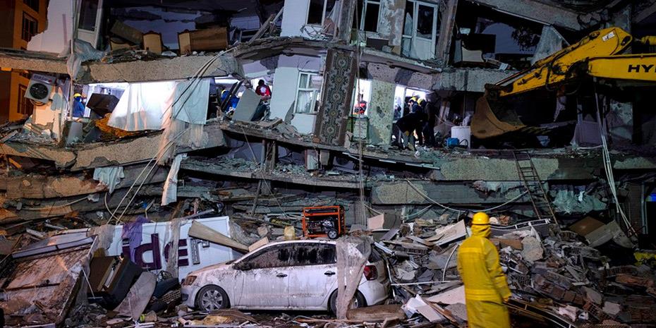 Τουρκία-σεισμός: Τέσσερα άτομα απεγκλώβισε η ΕΜΑΚ