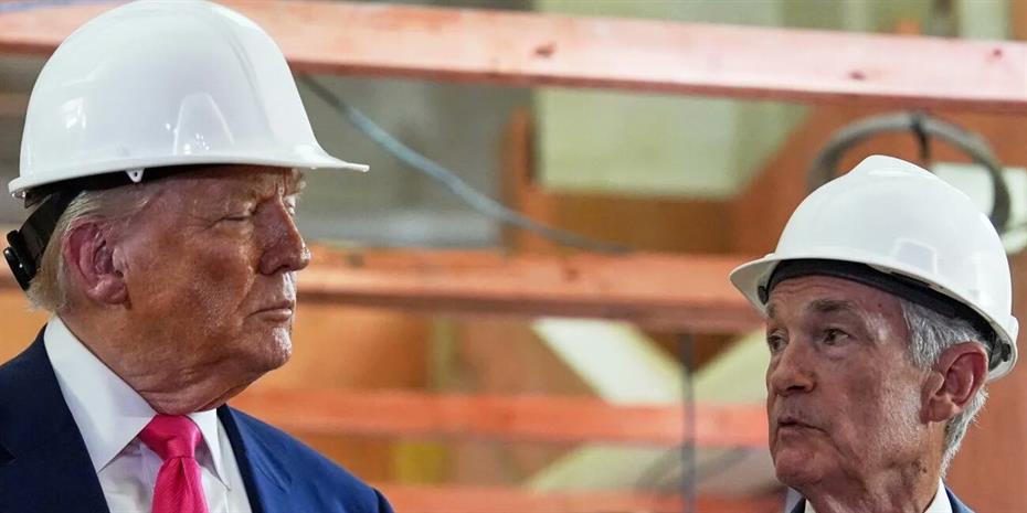 Τραμπ vs Πάουελ: Σκηνικό έντασης με... κράνη, γκριμάτσες, ατάκες!