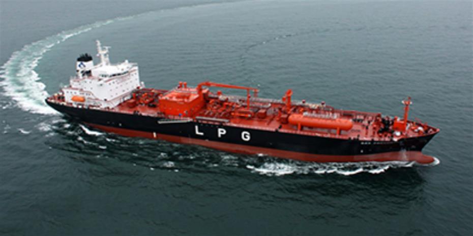 Δύο ινδικά πλοία υγραερίου διέρχονται από το Στενό του Ορμούζ