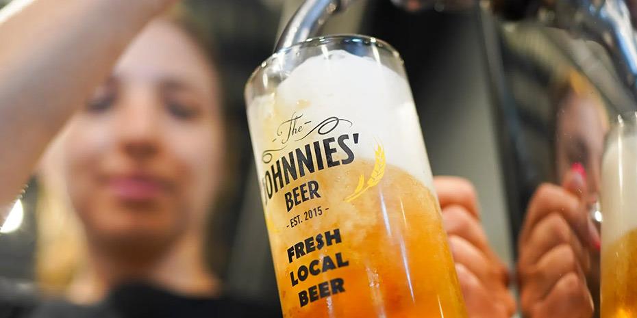 H ζυθοποιία Johnnies beer της ακριτικής Δράμας κάνει το μπαμ στην παραγωγή