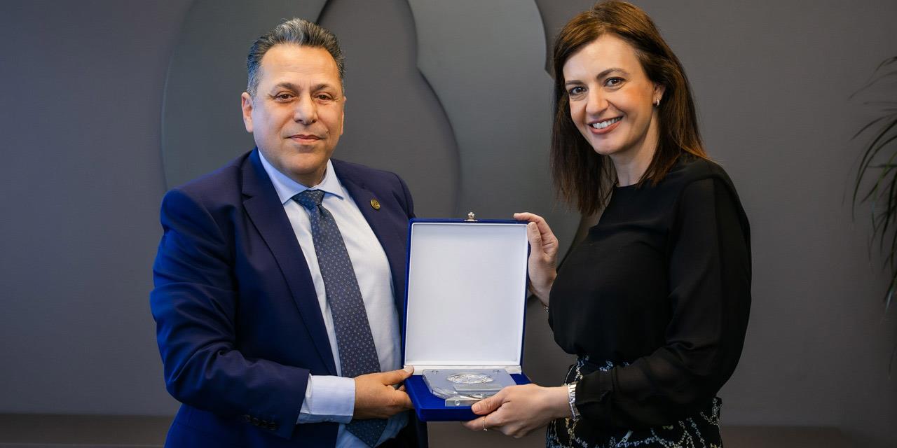CrediaBank: Donation of CARPA equipment to EKAΒ for the management of critical incidents
