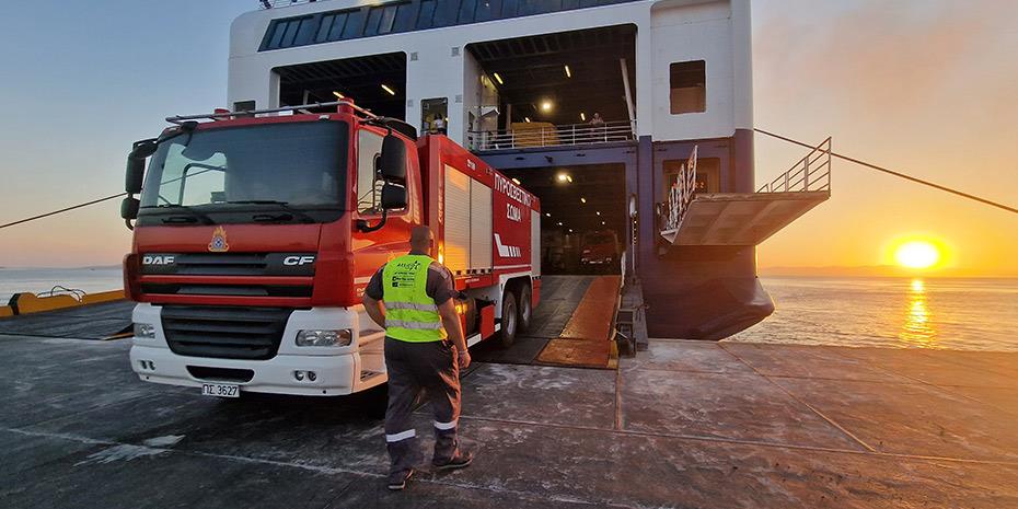 Δωρέαν μεταφορά πυροσβεστών στη Ρόδο από τη Blue Star Ferries