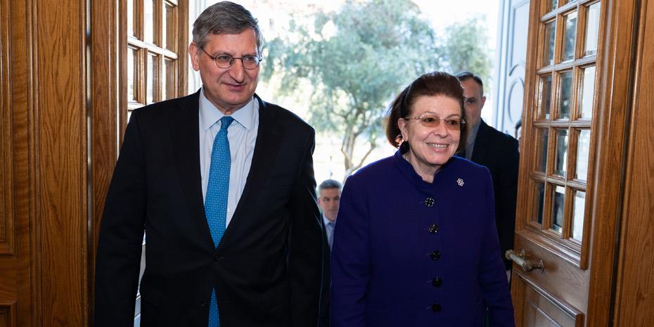 Εθνική Τράπεζα: Εγκαινιάστηκε το έργο «Μετέωροι Βηματισμοί» στο Μέγαρο Καρατζά