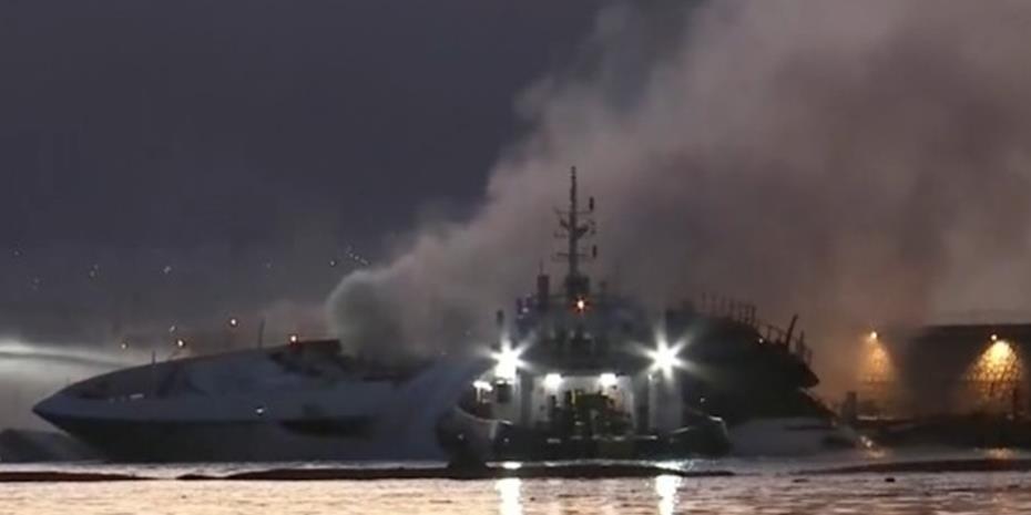 Στις φλόγες τέσσερα σκάφη στη Μαρίνα Ζέας