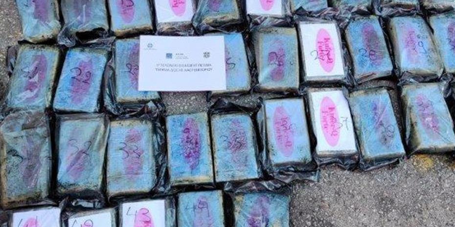 Κατασχέθηκαν στο λιμάνι του Πειραιά 54 κιλά κοκαΐνης αξίας 2,35 εκατ.
